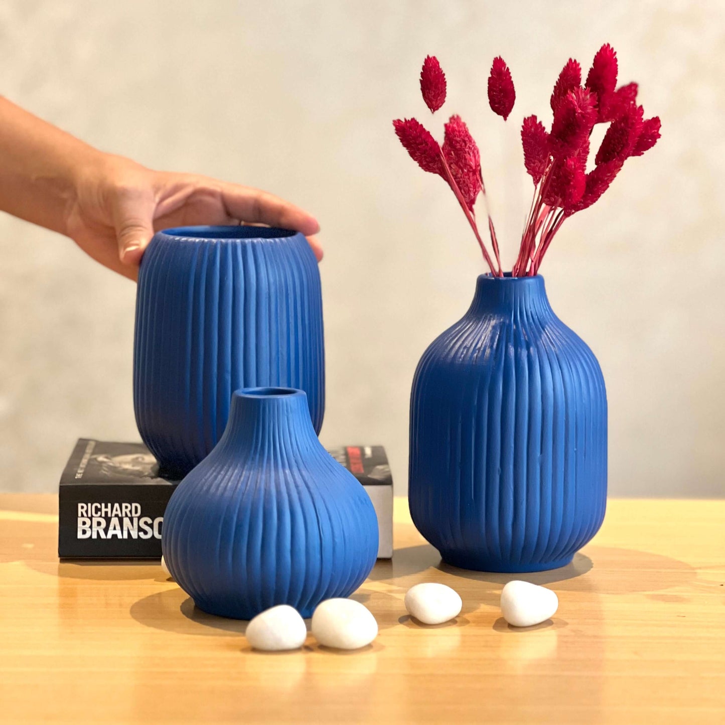 Set of 3 Ceramic Ribbed Decorative Flower Vases – Dela Mola – Modern Home Décor (Black / Blue / White)