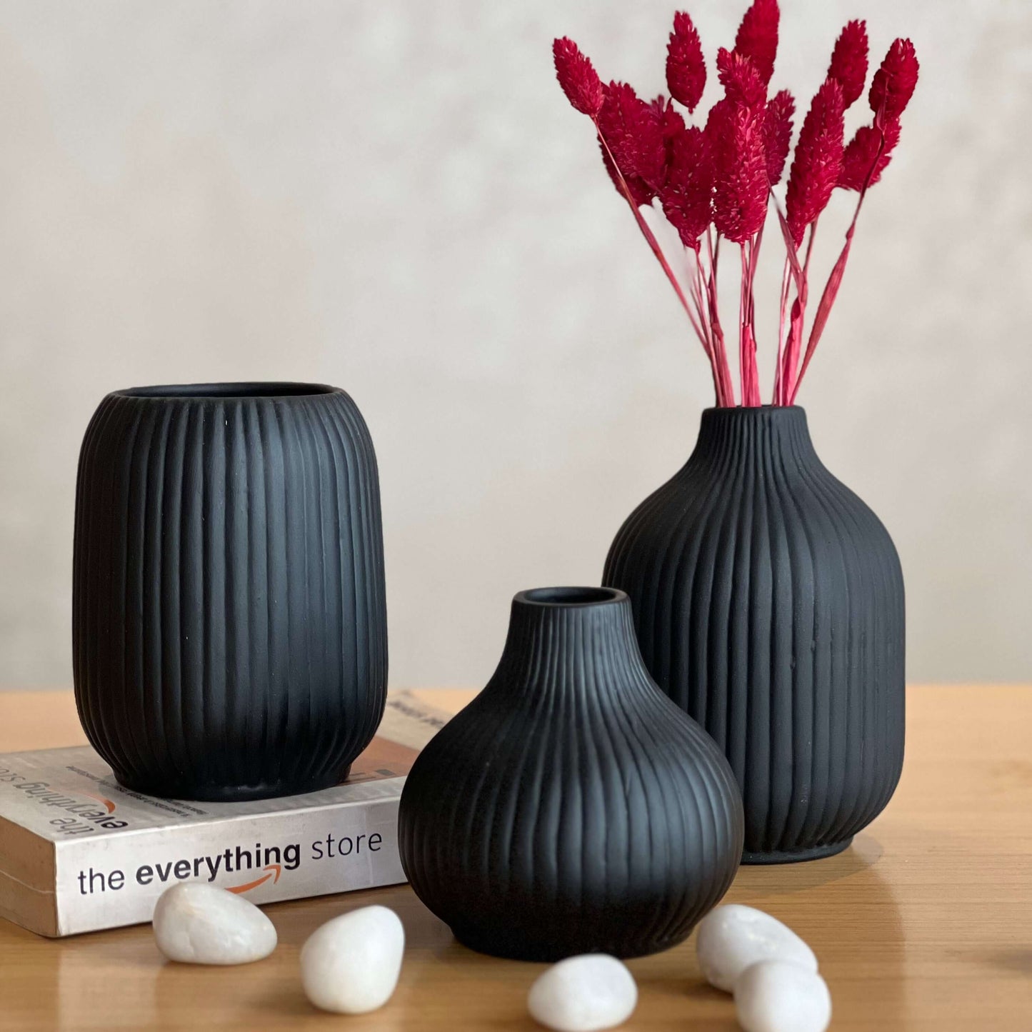 Set of 3 Ceramic Ribbed Decorative Flower Vases – Dela Mola – Modern Home Décor (Black / Blue / White)